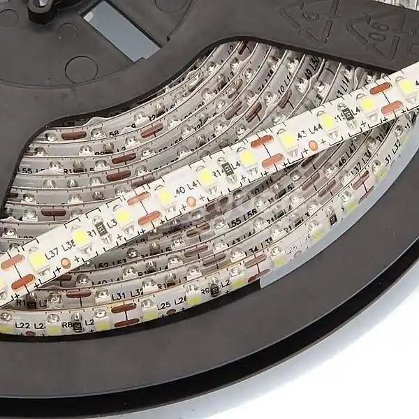 TAŚMA LED 9,6W CZERWONA 2835 600 LED/5m ip65 - Końcówka serii